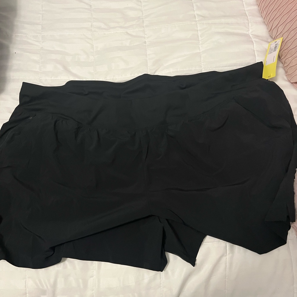 NWT ALL IN MOTION 4X RUNNING SHORTS WITH ZIPPERED POCKETS